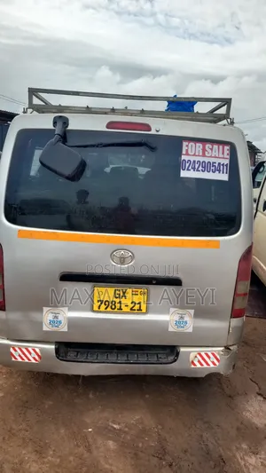 Toyota HiAce 2013 Beige