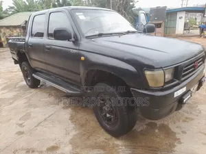Toyota Hilux 1999 Black