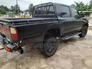 Toyota Hilux 1999 Black