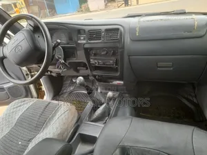 Toyota Hilux 1999 Black
