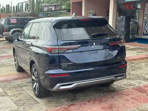 Mitsubishi Outlander SE 2025 Blue
