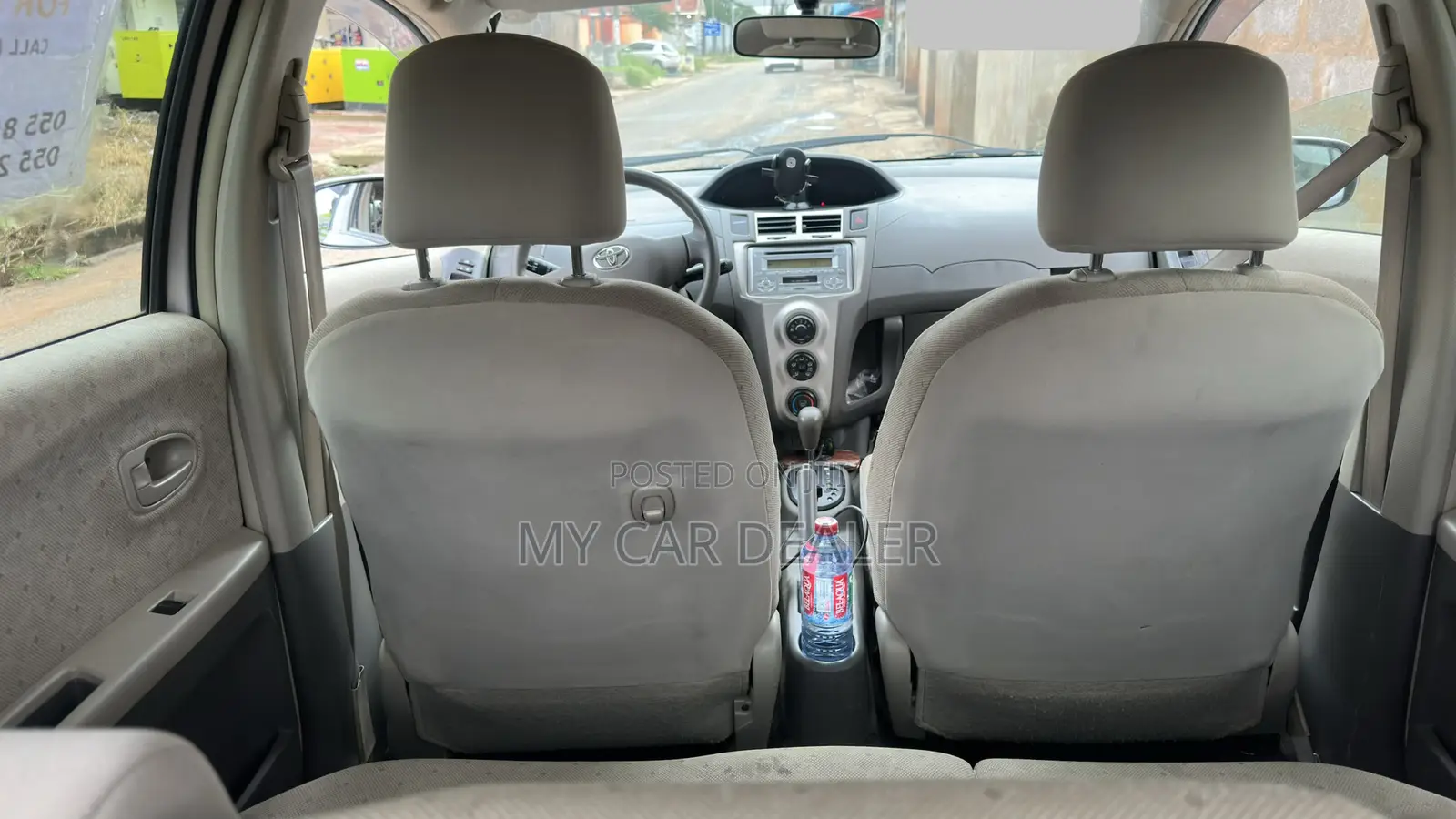 Toyota Yaris Base Hatchback 5dr 2010 Silver