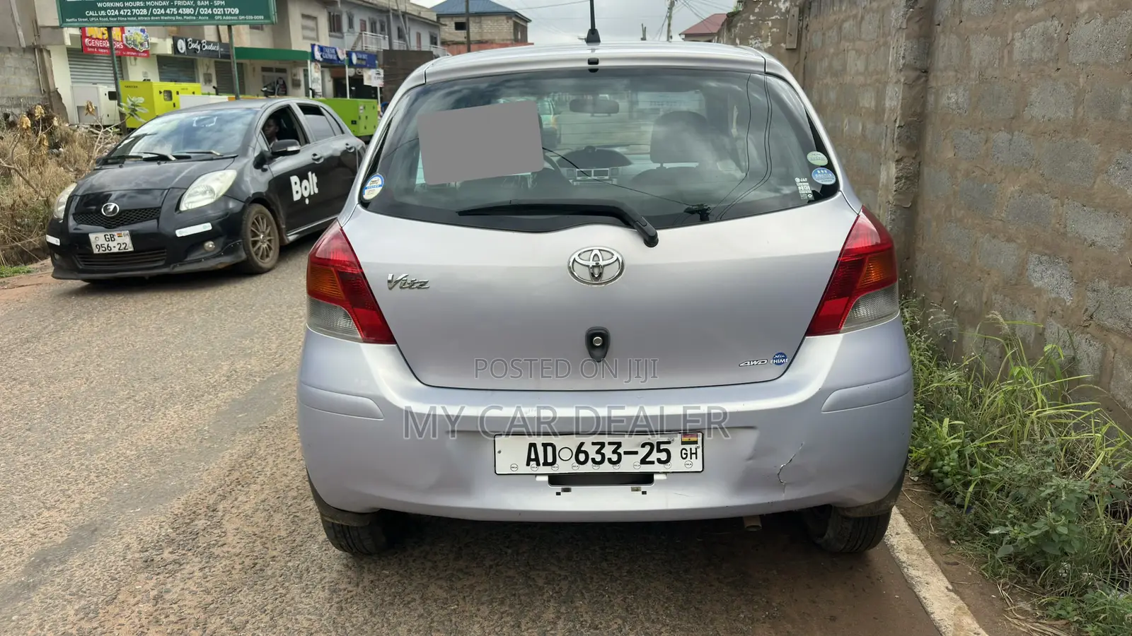 Toyota Yaris Base Hatchback 5dr 2010 Silver
