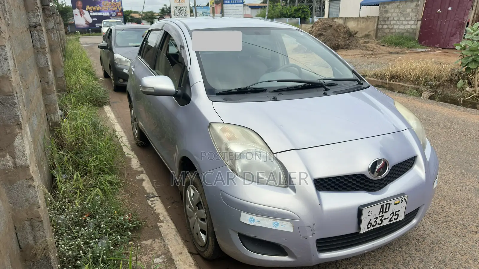 Toyota Yaris Base Hatchback 5dr 2010 Silver