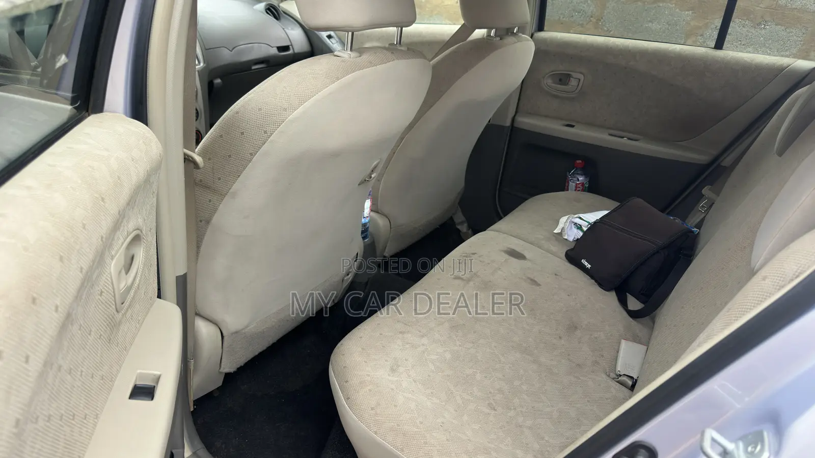 Toyota Yaris Base Hatchback 5dr 2010 Silver