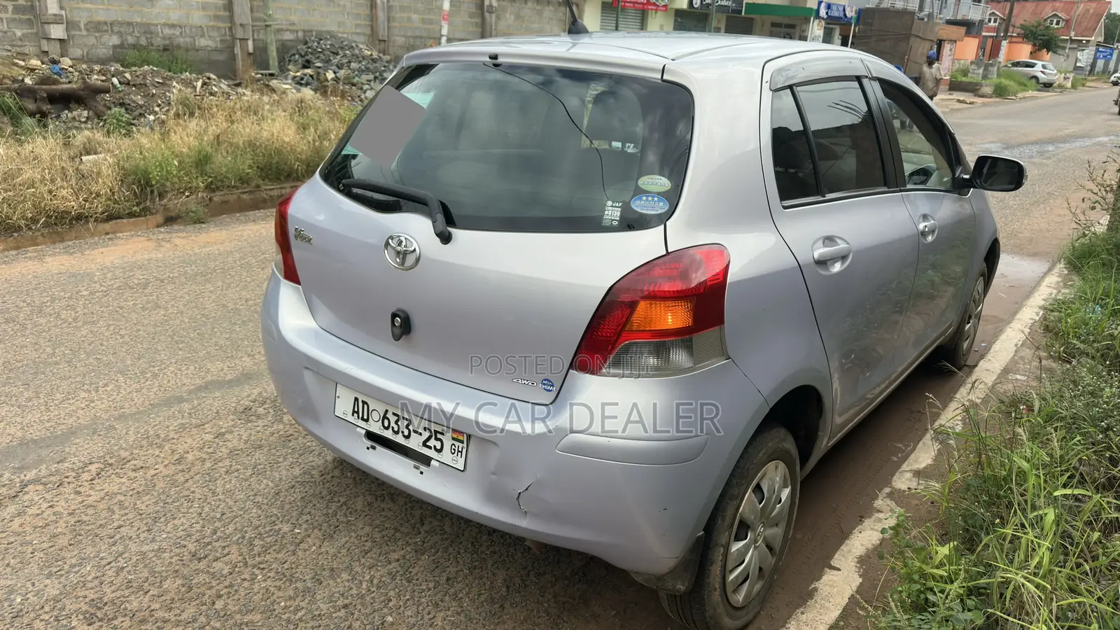 Toyota Yaris Base Hatchback 5dr 2010 Silver