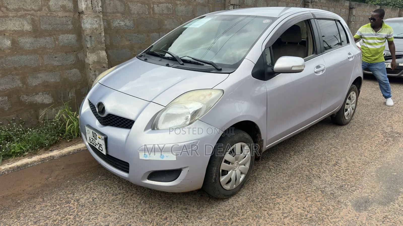Toyota Yaris Base Hatchback 5dr 2010 Silver