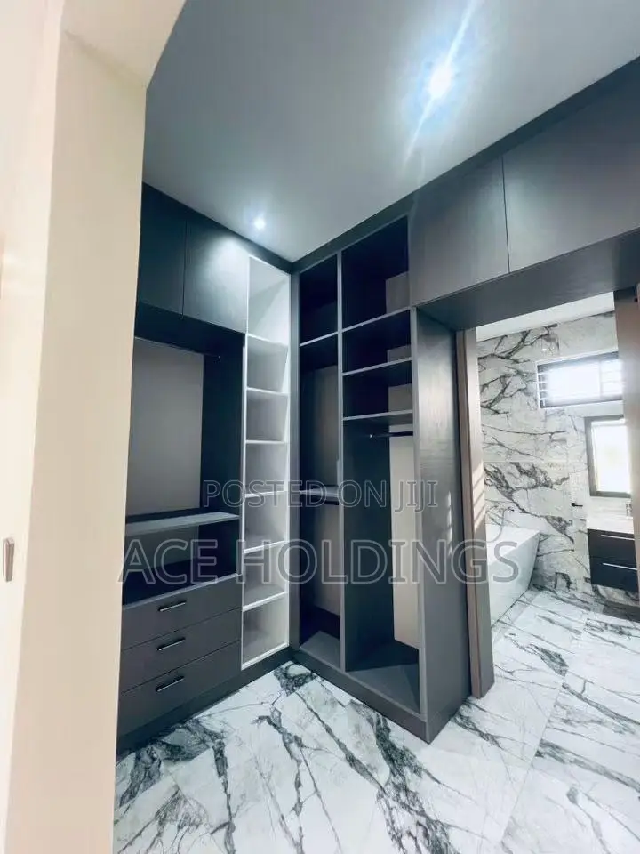 4bdrm Mansion in Nanakrom, Ashaley Botwe for sale