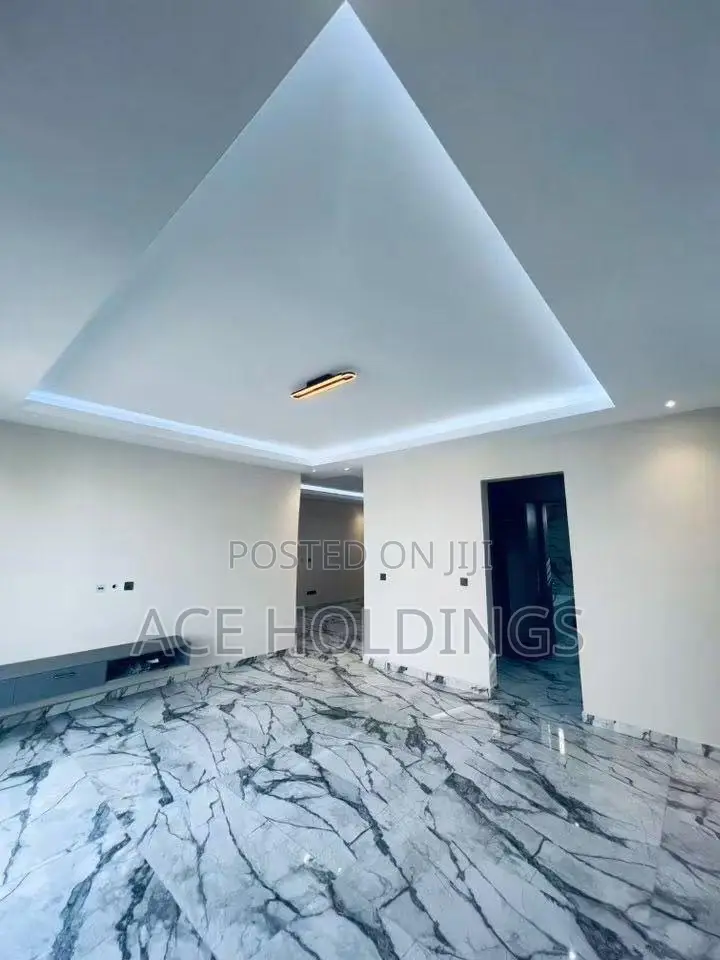 4bdrm Mansion in Nanakrom, Ashaley Botwe for sale