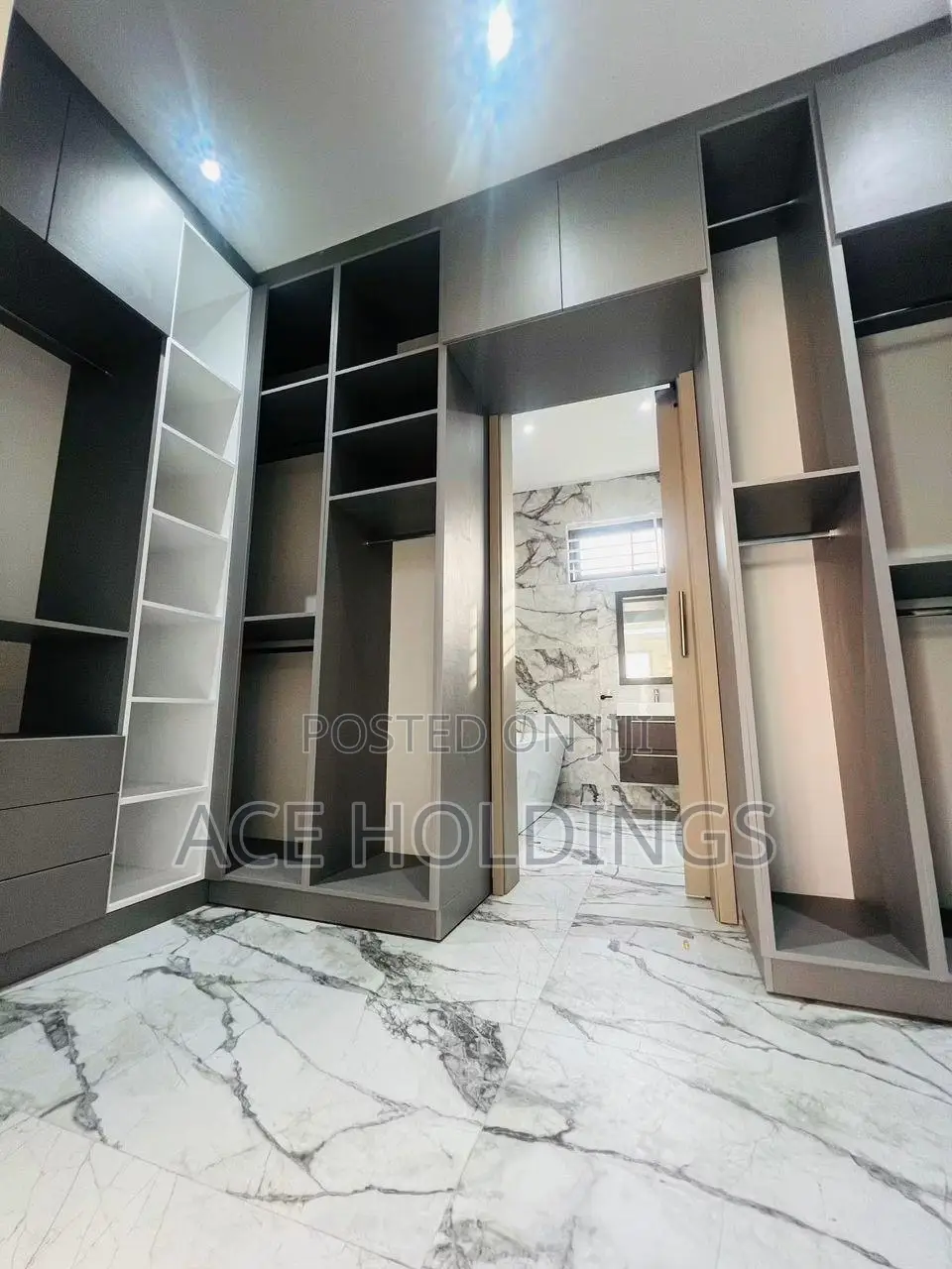 4bdrm Mansion in Nanakrom, Ashaley Botwe for sale