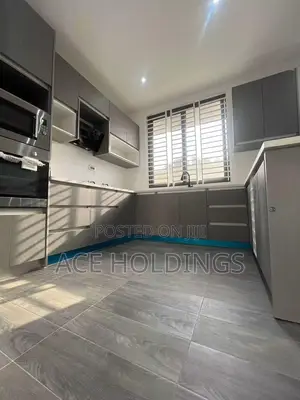 4bdrm Mansion in Nanakrom, Ashaley Botwe for sale