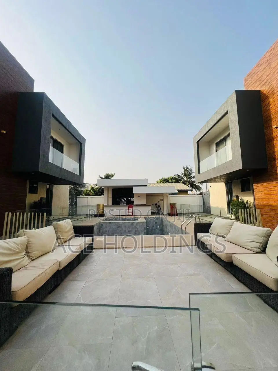 4bdrm Mansion in Nanakrom, Ashaley Botwe for sale