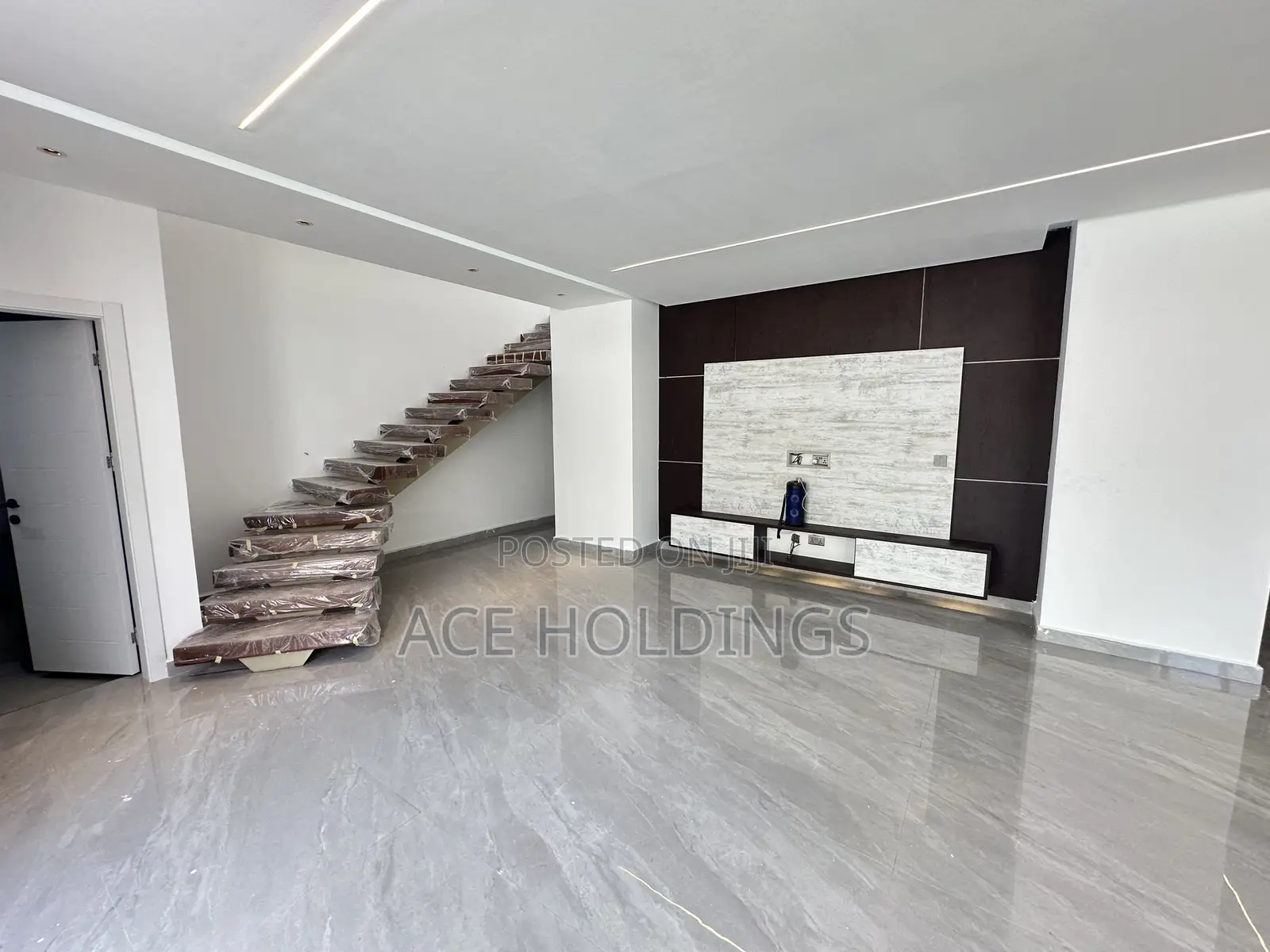 4bdrm Mansion in East Legon Hills for sale