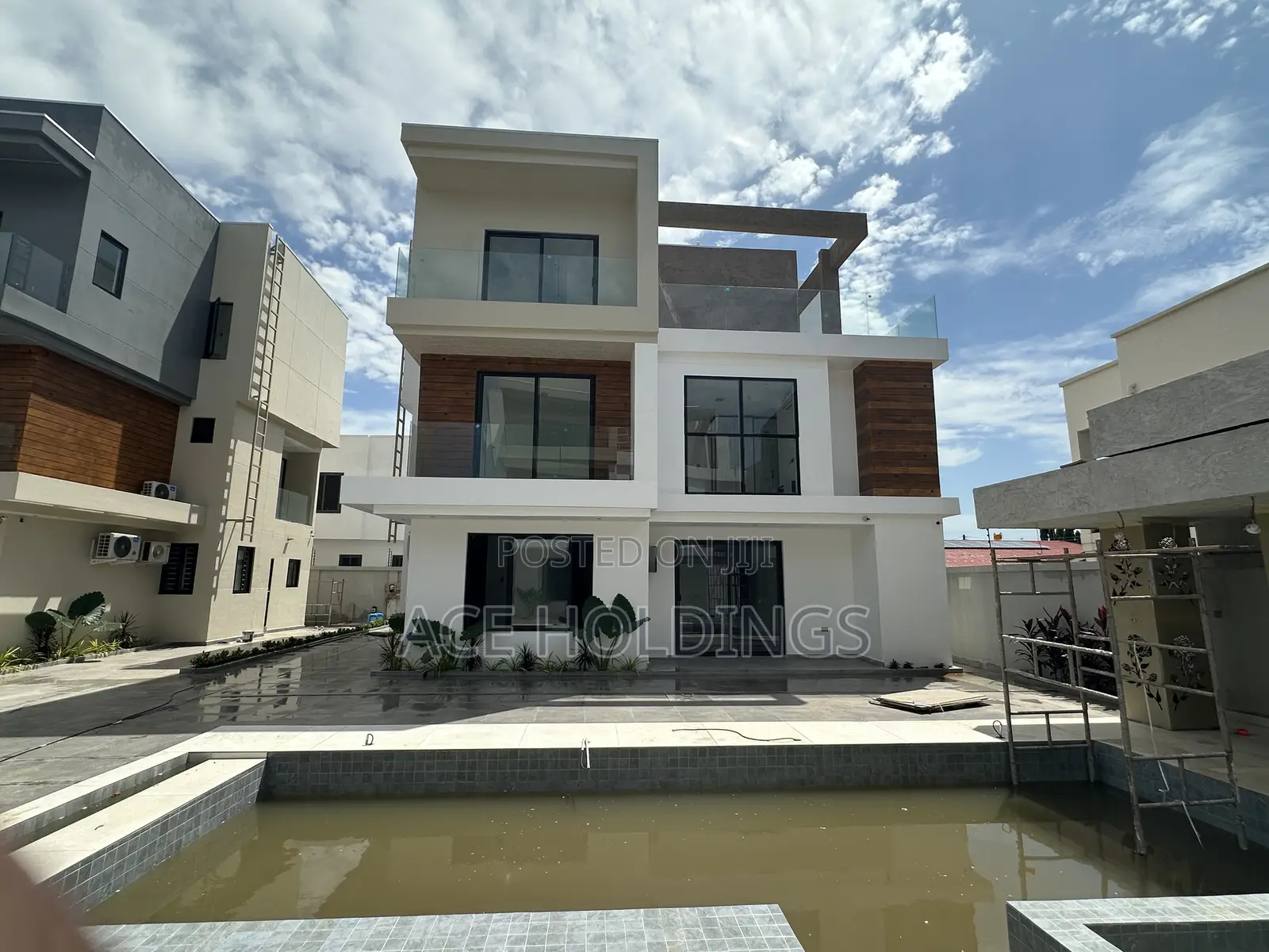 4bdrm Mansion in East Legon Hills for sale
