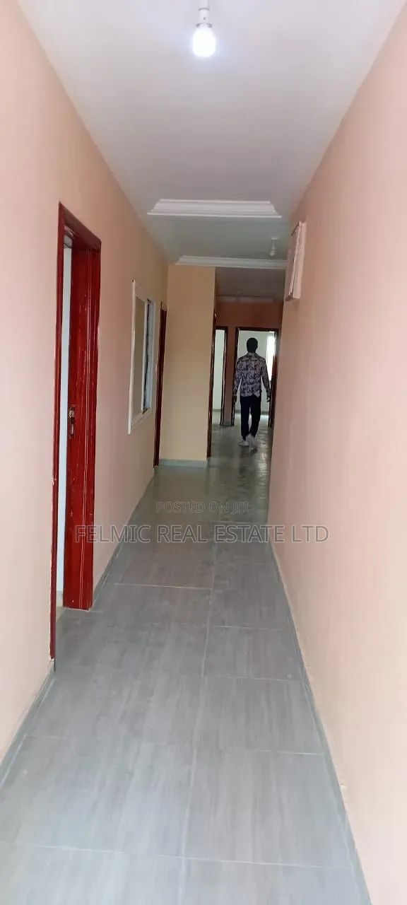 5bdrm House in Felmic Real Estate, Ofankor for rent