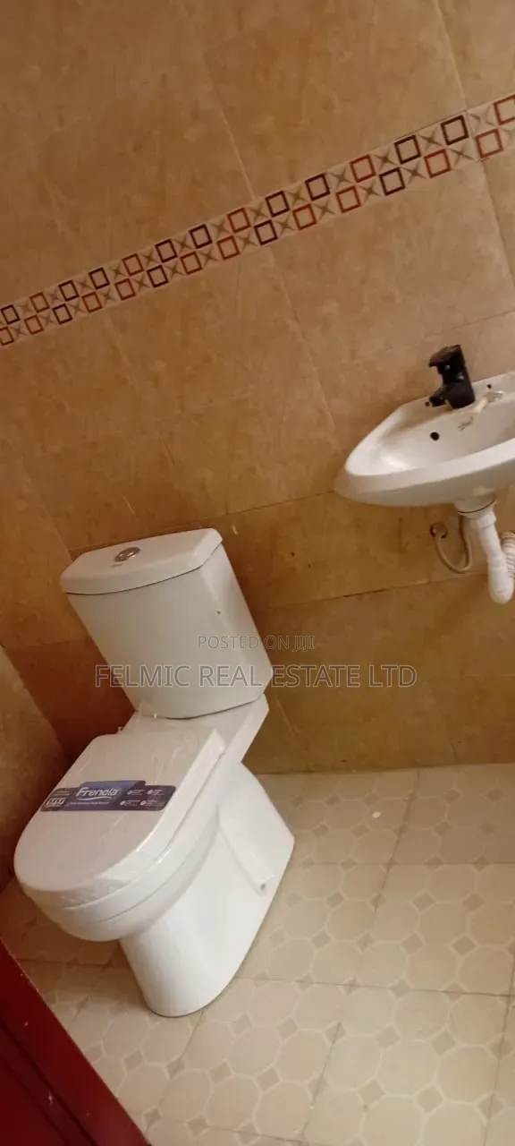 5bdrm House in Felmic Real Estate, Ofankor for rent
