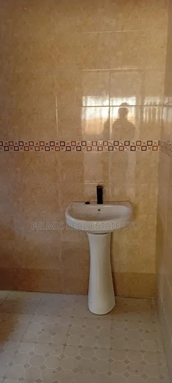 5bdrm House in Felmic Real Estate, Ofankor for rent
