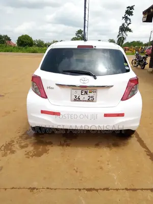 Toyota Vitz 1.3 FWD 5dr 2013 White