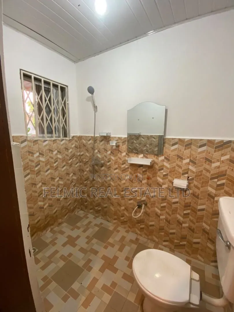 5bdrm Duplex in Felmic Real Estate, Amasaman for rent