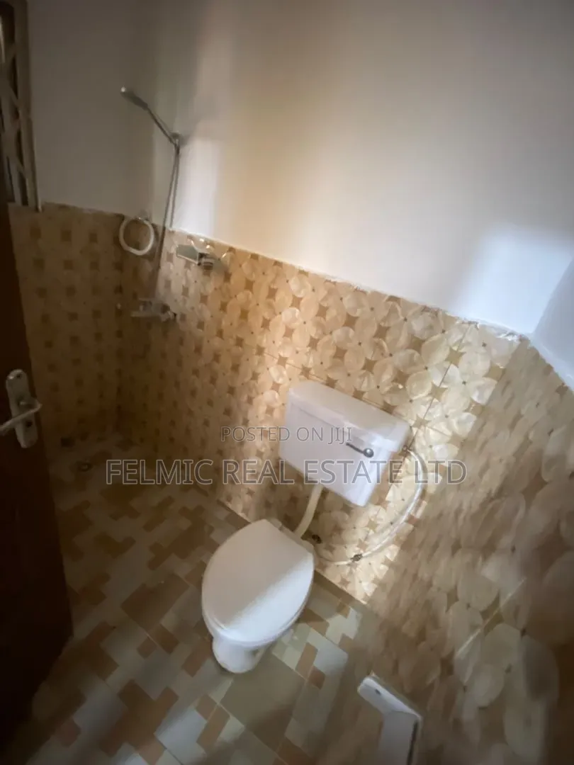 5bdrm Duplex in Felmic Real Estate, Amasaman for rent