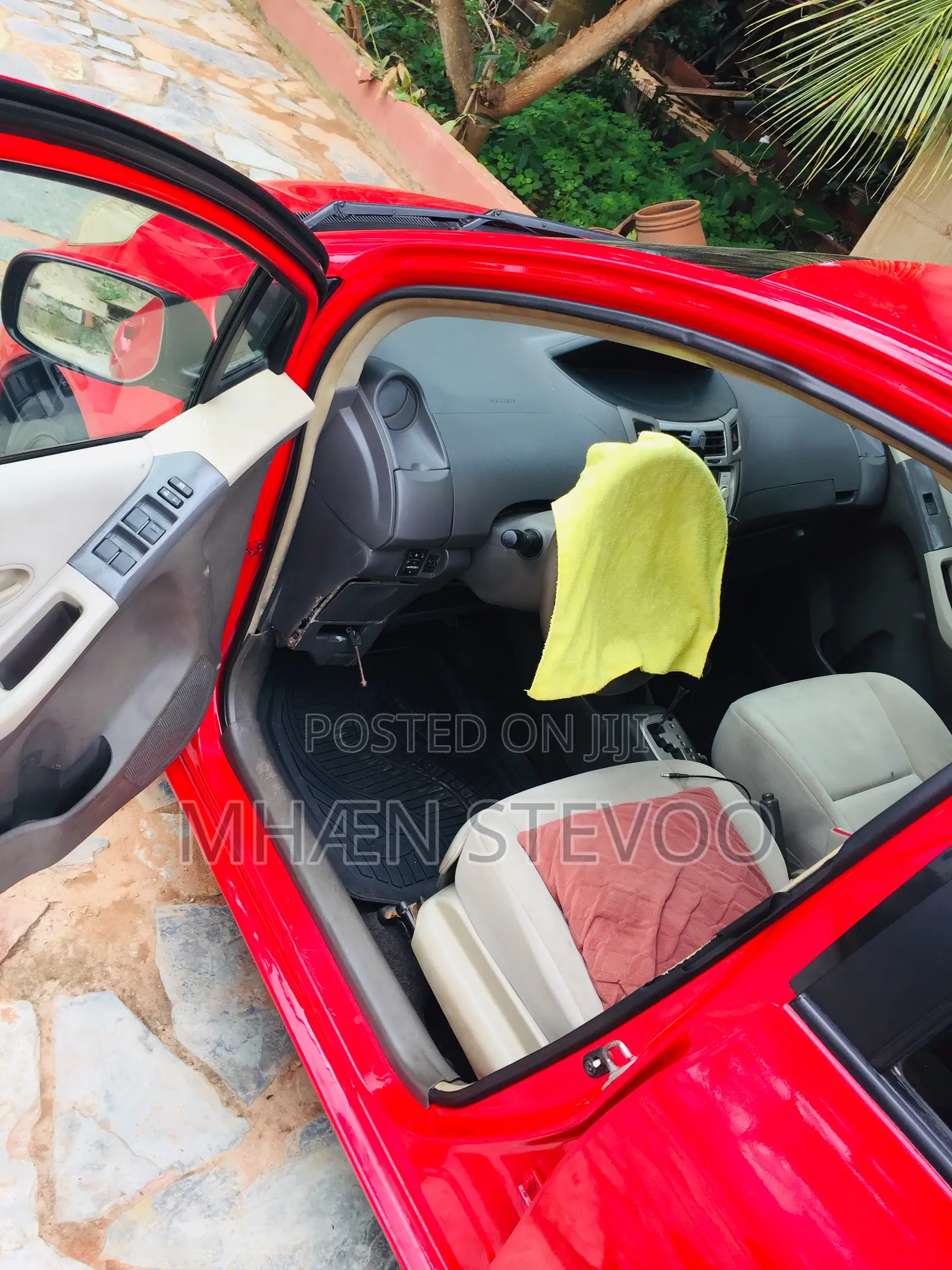 Toyota Vitz 1.3 FWD 3dr 2010 Red