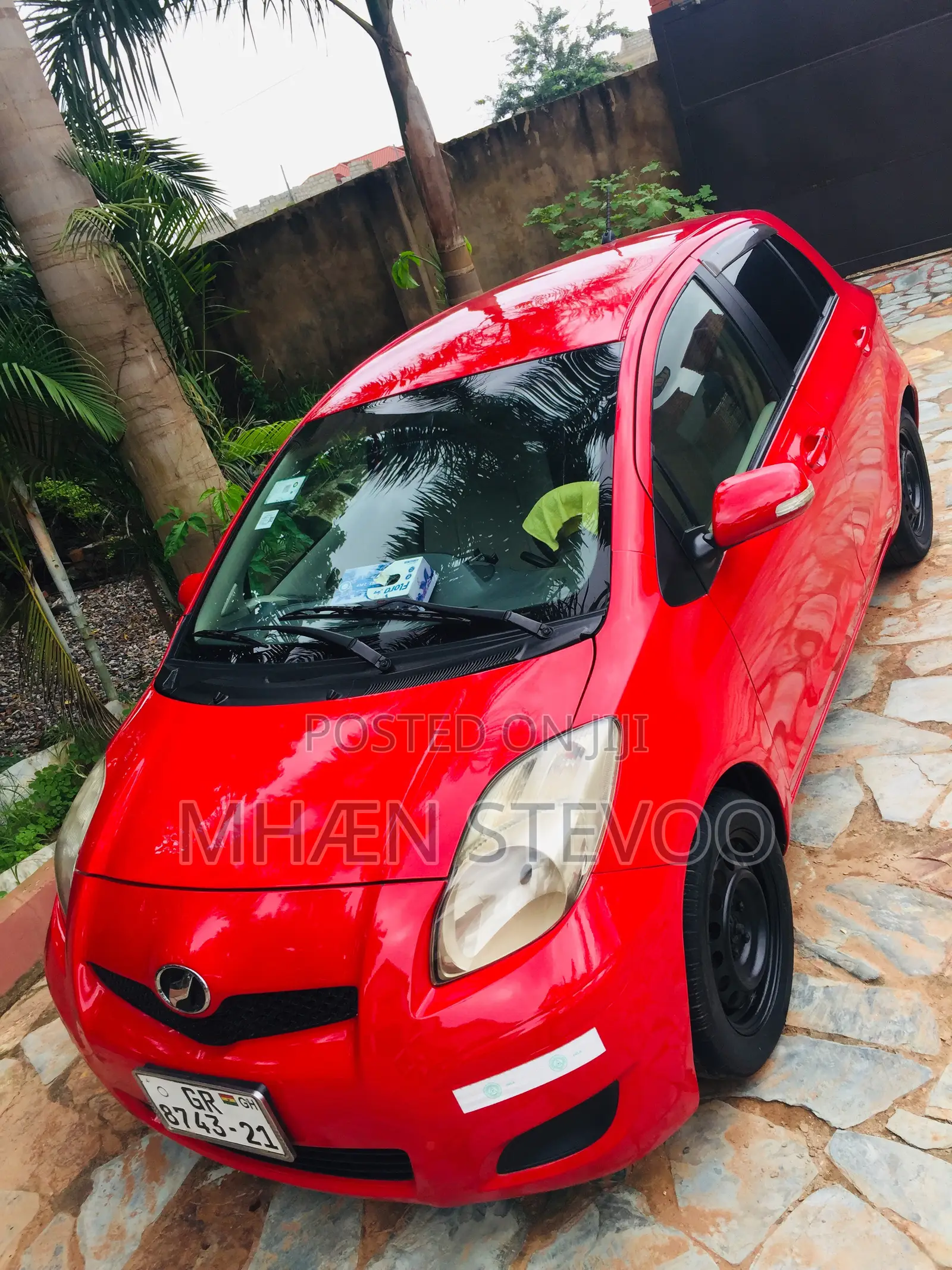 Toyota Vitz 1.3 FWD 3dr 2010 Red