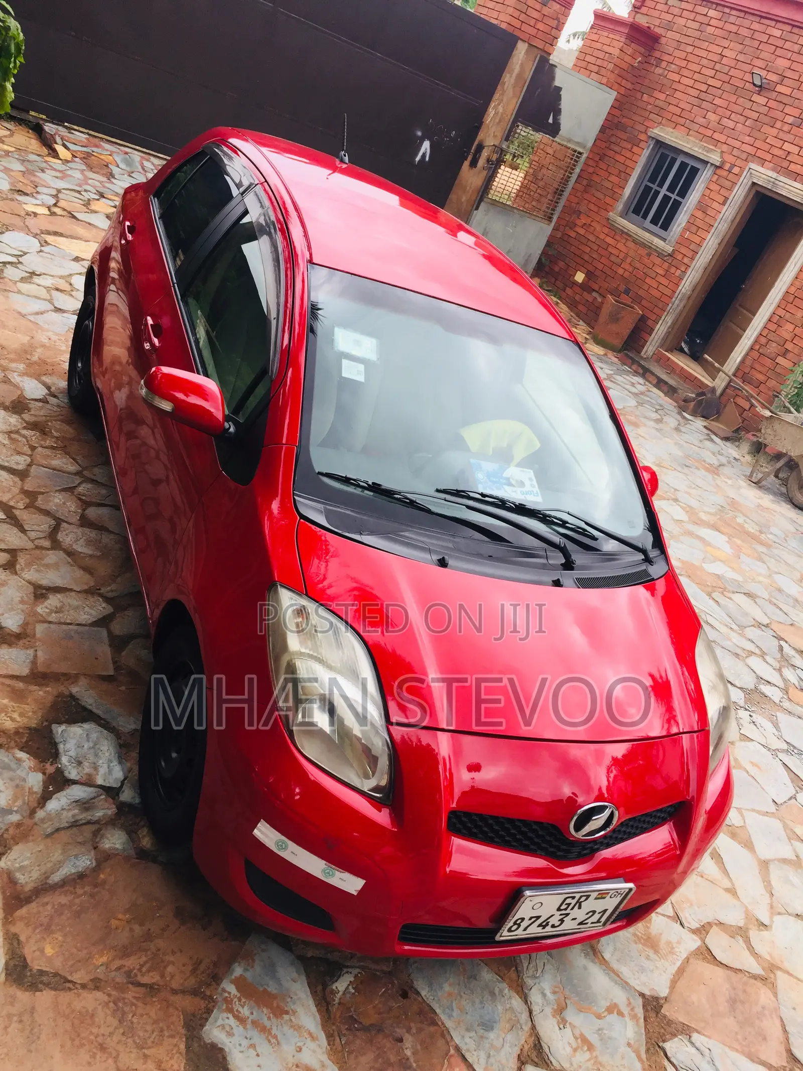 Toyota Vitz 1.3 FWD 3dr 2010 Red
