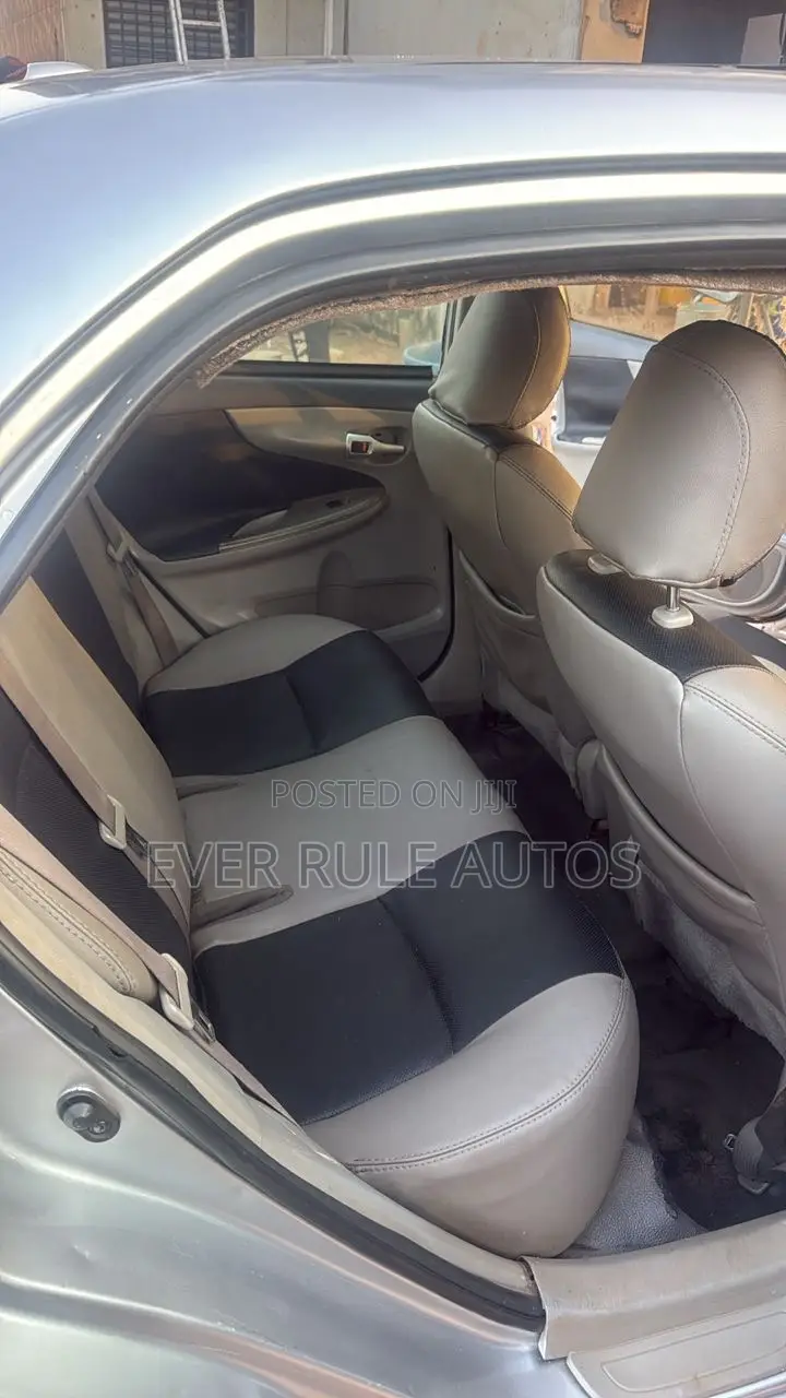 Toyota Corolla 2010 Silver