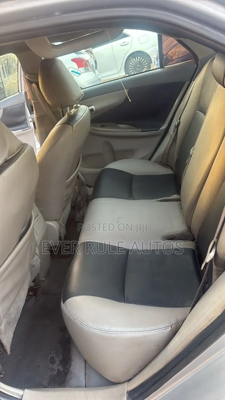 Toyota Corolla 2010 Silver
