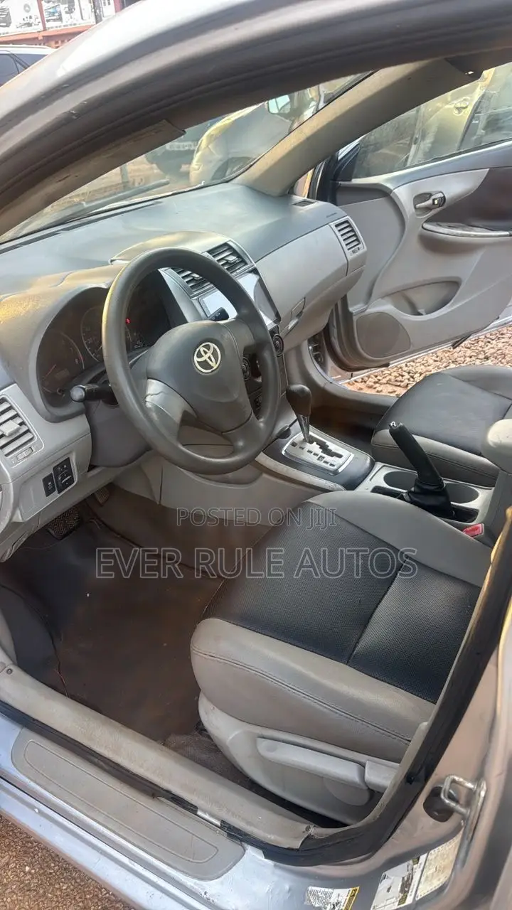 Toyota Corolla 2010 Silver