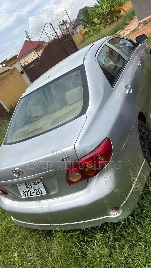 Toyota Corolla 2010 Silver