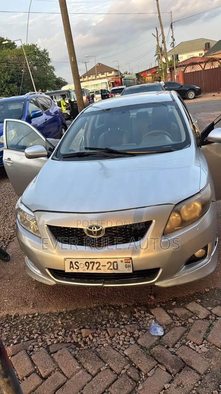 Toyota Corolla 2010 Silver