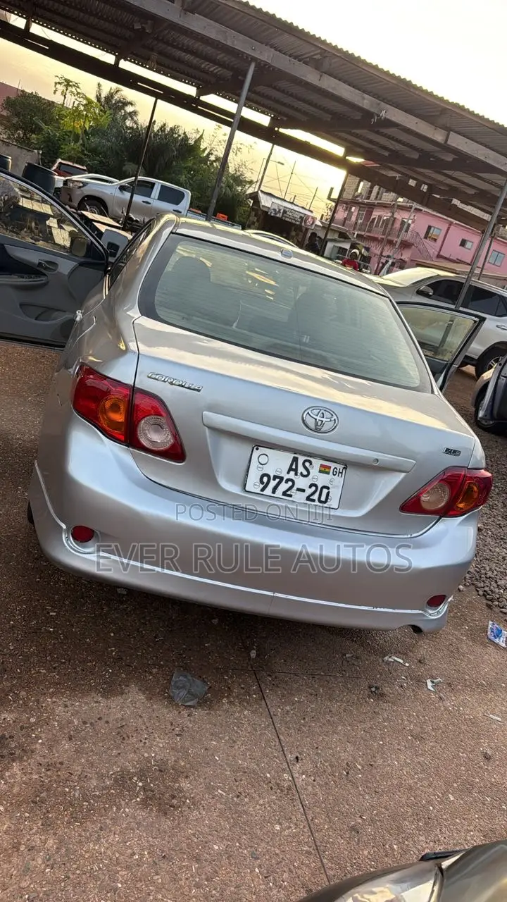 Toyota Corolla 2010 Silver