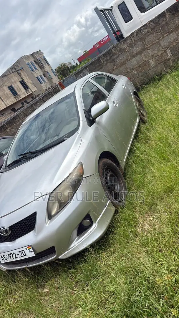 Toyota Corolla 2010 Silver