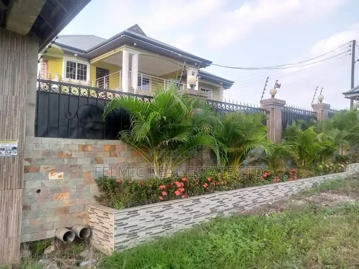 5bdrm Duplex in Felmic Real Estate, Nsawam Adoagyiri Municipal for rent