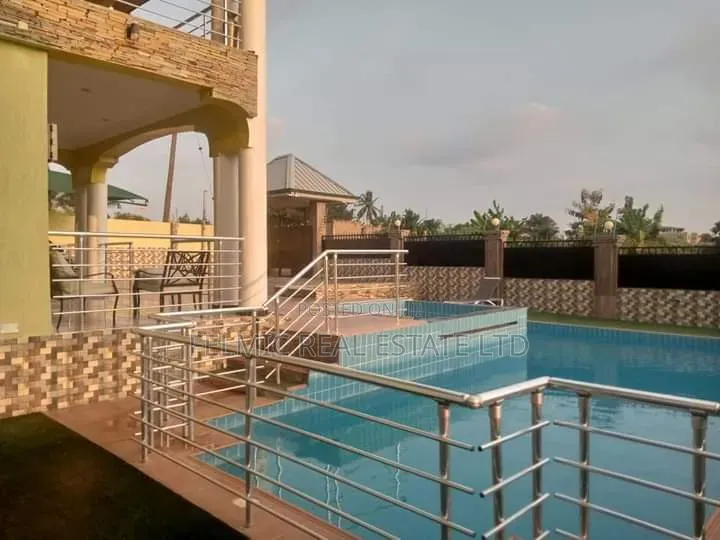 5bdrm Duplex in Felmic Real Estate, Nsawam Adoagyiri Municipal for rent