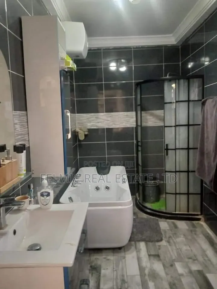 5bdrm Duplex in Felmic Real Estate, Nsawam Adoagyiri Municipal for rent