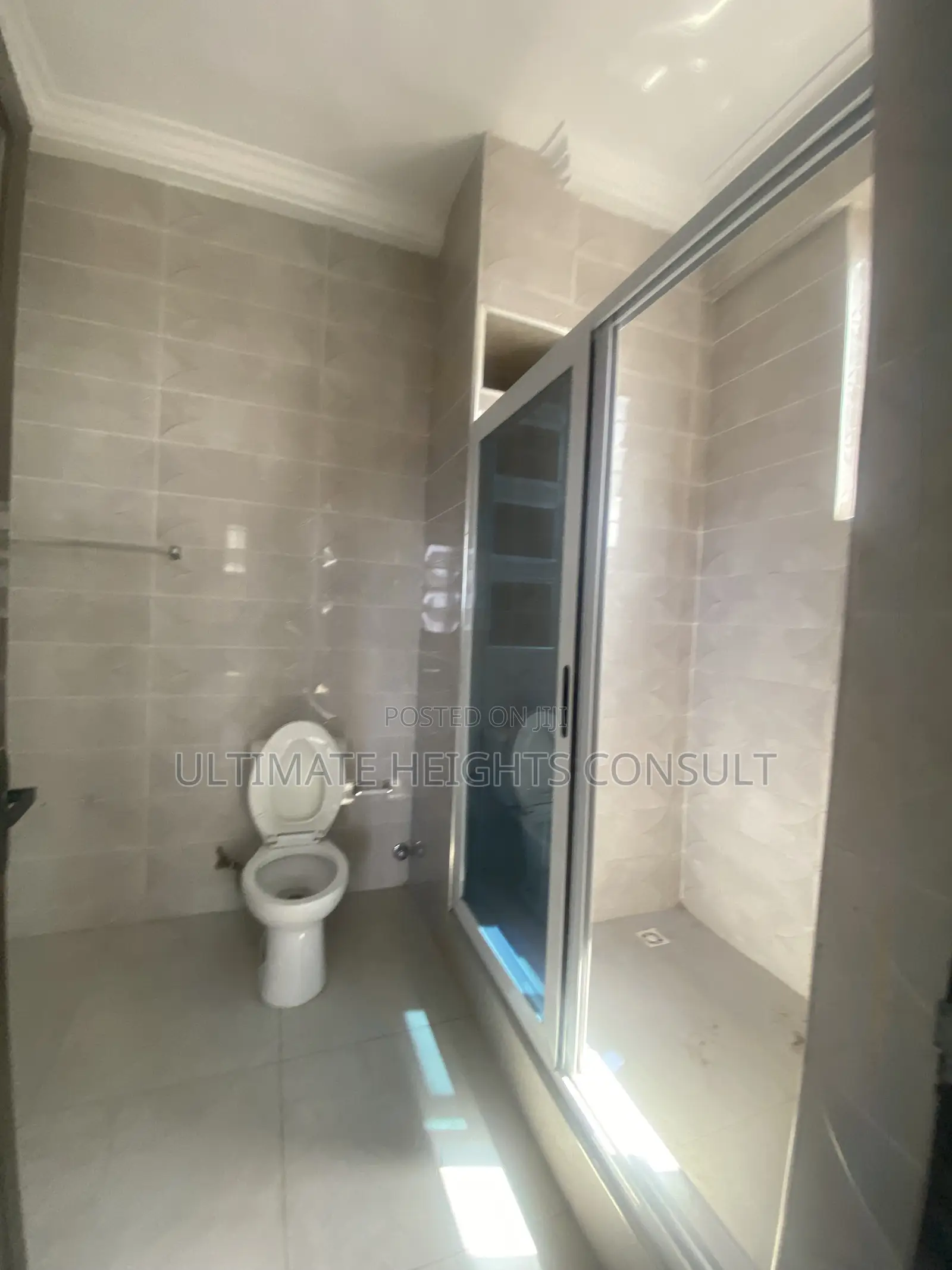2bdrm Apartment in Lapaz Race Course, Nyanmekye for rent