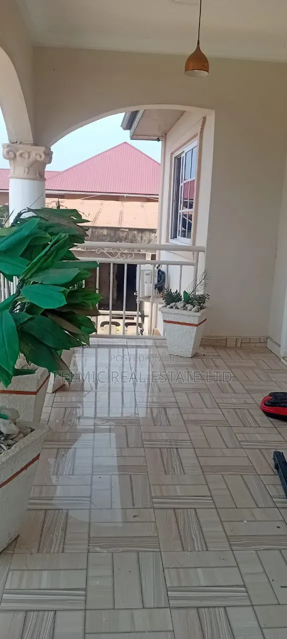 5bdrm Duplex in Felmic Real Estate, Unity Closed for rent