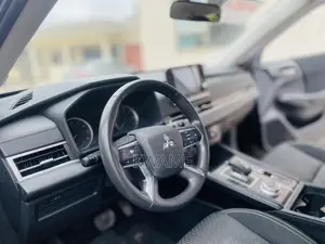Mitsubishi Outlander 2022 Black