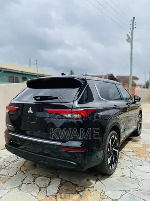Mitsubishi Outlander 2022 Black