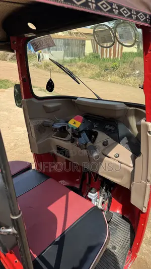 Bajaj RE 2025 Red