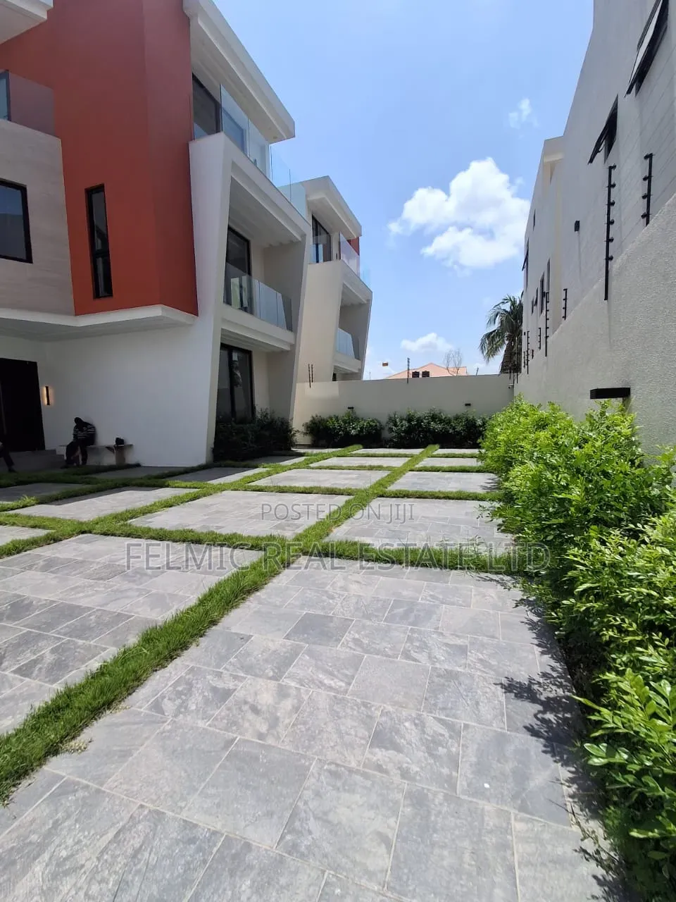 4bdrm Duplex in Felmic Real Estate, Dzorwulu for sale