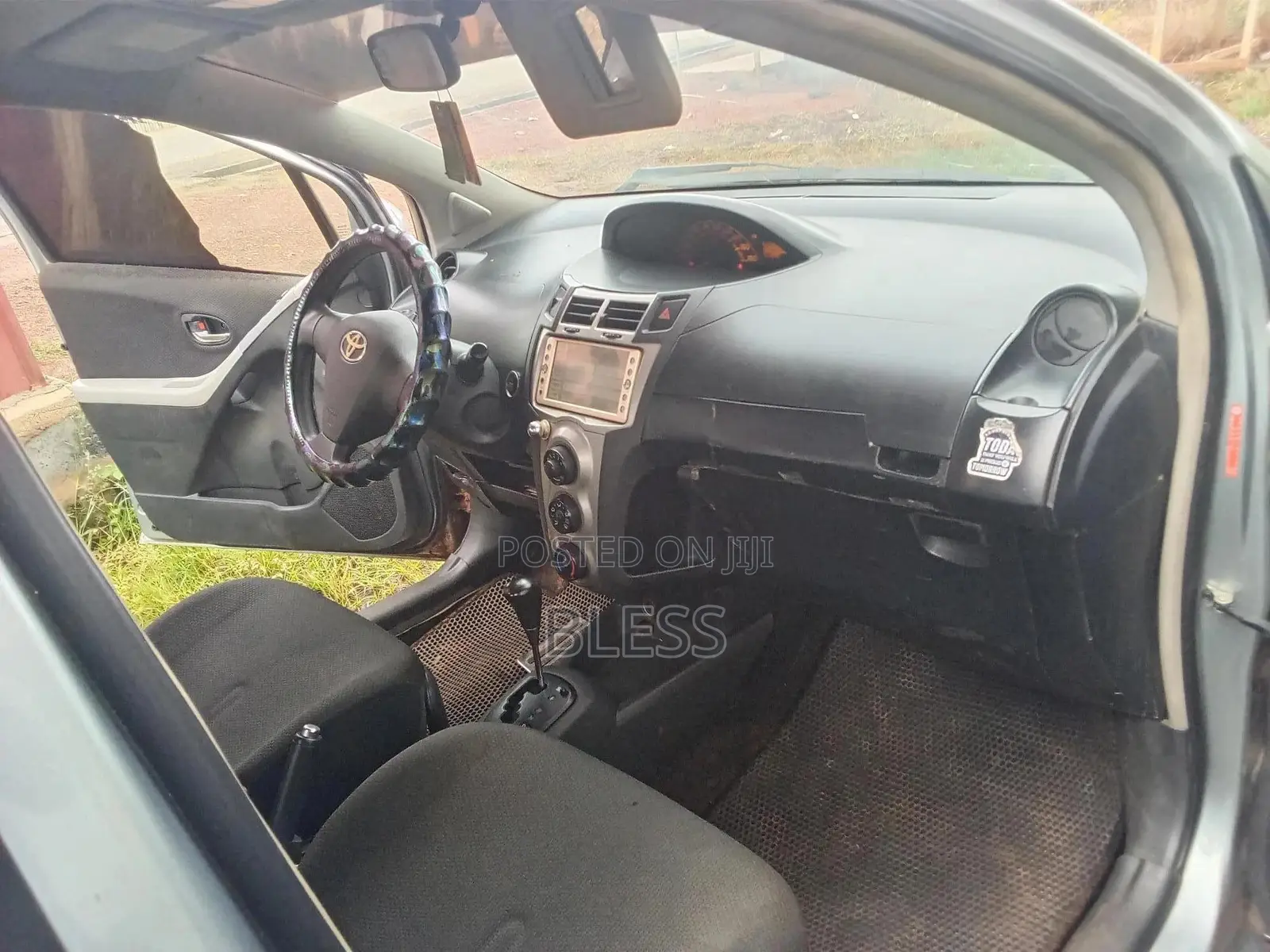 Toyota Vitz 1.3 FWD 3dr 2010 Gray
