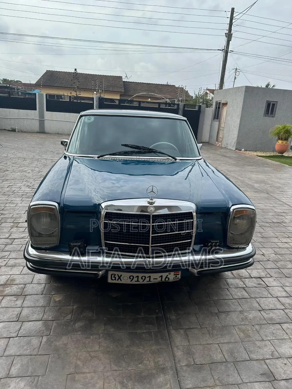 Mercedes-Benz 220 1969 Blue