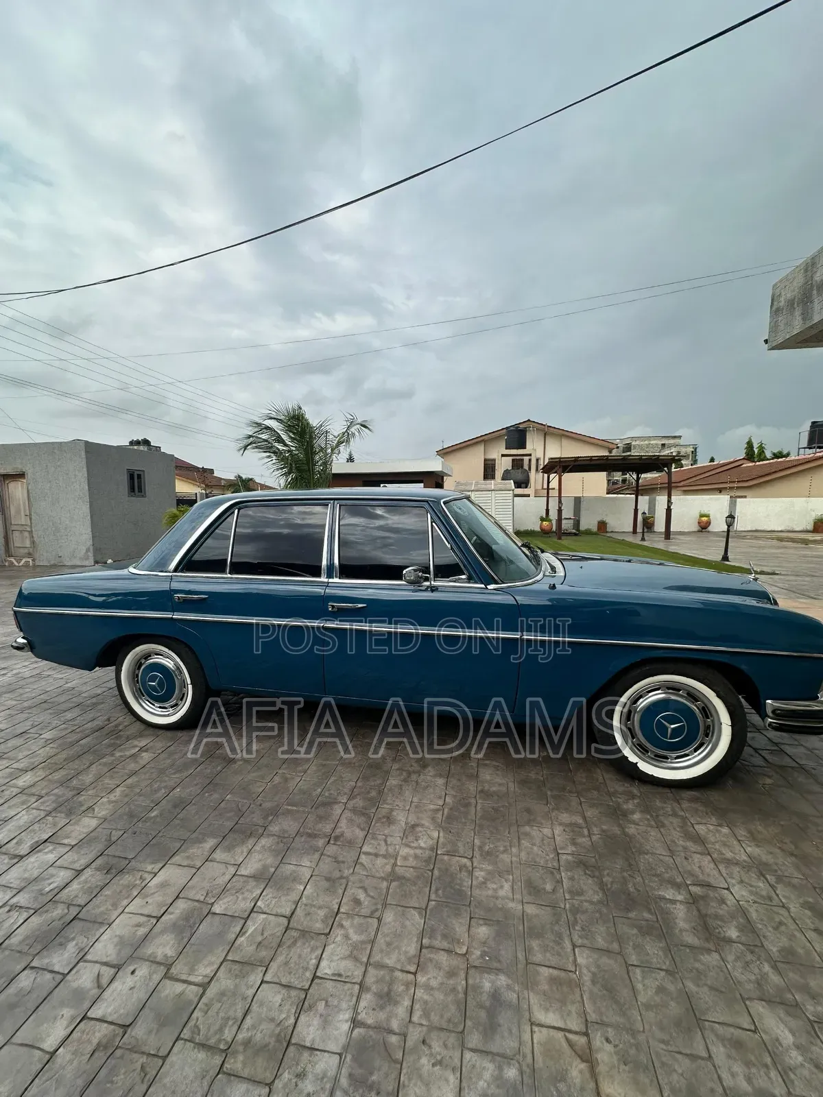 Mercedes-Benz 220 1969 Blue