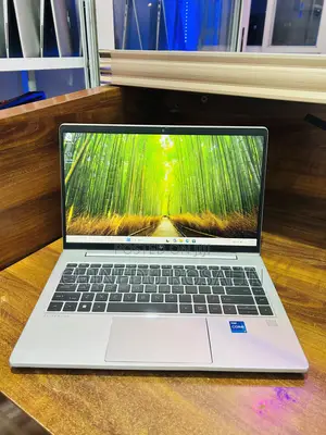 Laptop HP EliteBook 640 G10 16GB Intel Core i7 SSD 256GB