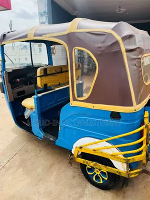 Bajaj RE 2025 Blue