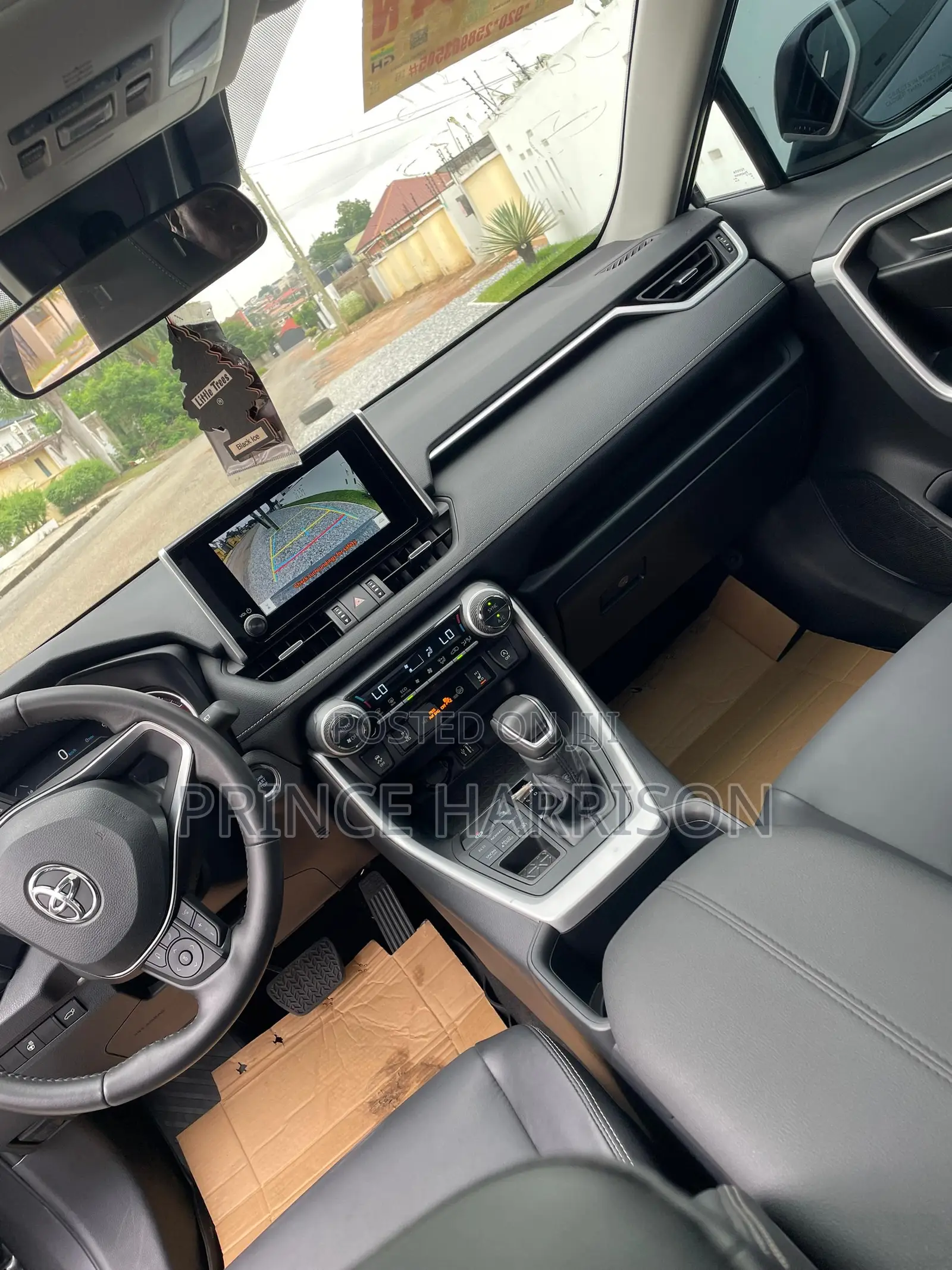 Toyota RAV4 XLE Premium 2026 Gray