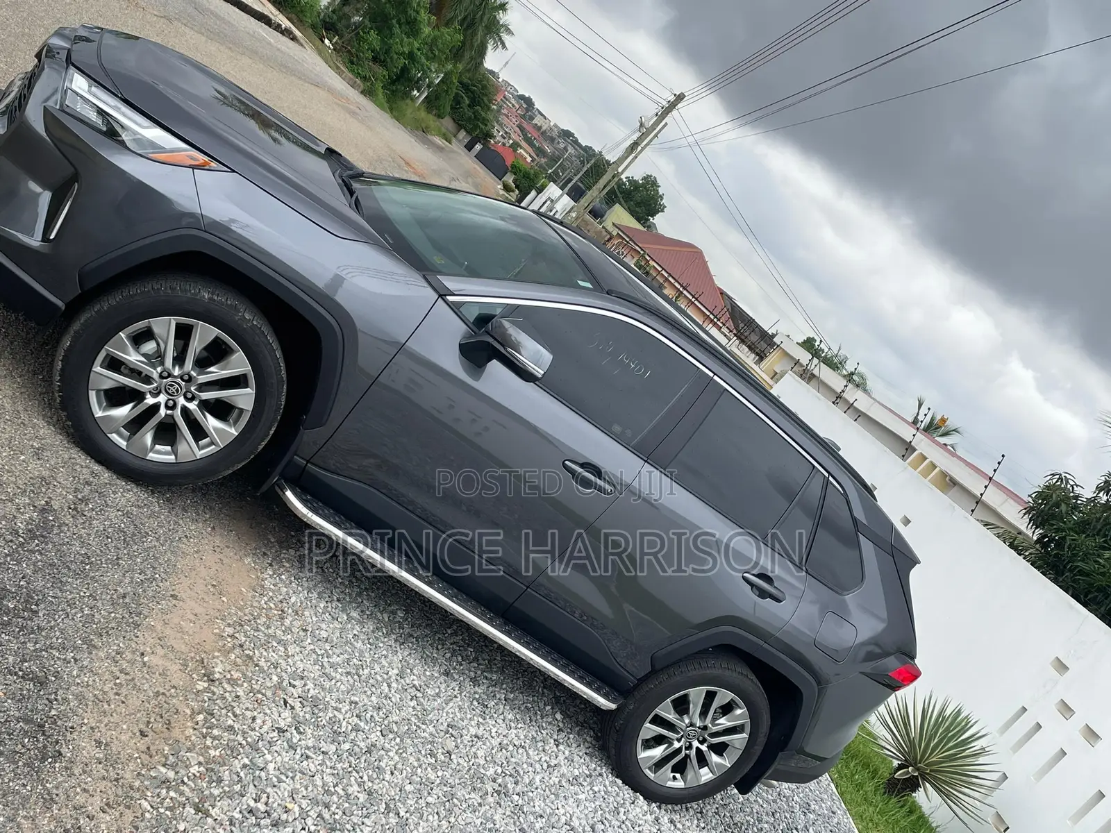 Toyota RAV4 XLE Premium 2026 Gray